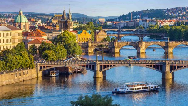 kubistische architectuur in praag manes brug