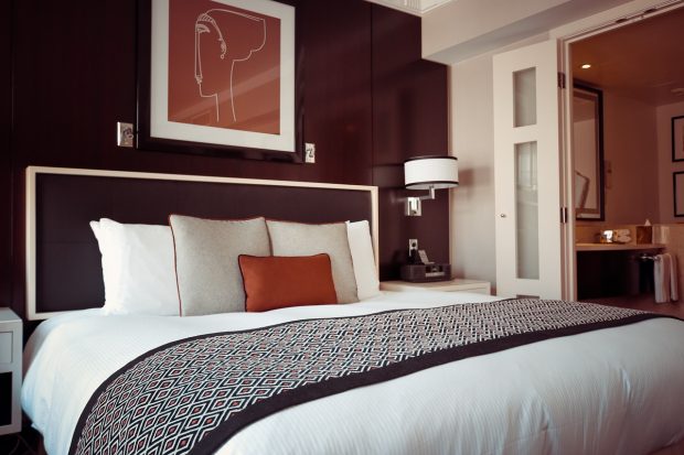 Wat gebeurt er met gevonden voorwerpen in hotels?